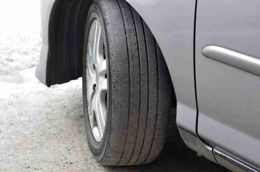 DETRAN.MG - Conduzir com Pneus Carecas: Entenda os Riscos e as Penalidades no CTB (2)